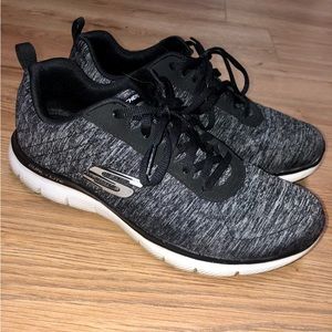 Sketchers Sneakers 👟